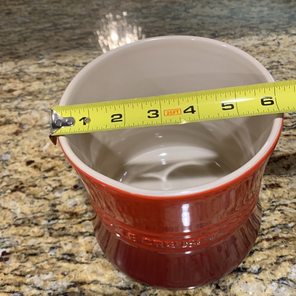 NWT Le Creuset 2.3 L Large Utensil Crock Cerise - Picture 9 of 10